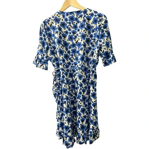 NWT JUNIORS Francescas floral wrap dress size large - Picture 2 of 3